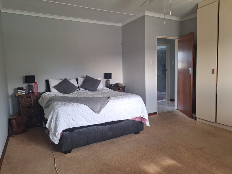3 Bedroom Property for Sale in Wavecrest Eastern Cape